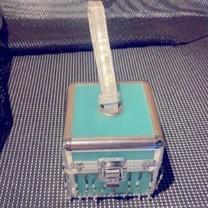 Can be used as a purse or storage